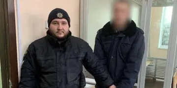 На Дніпропетровщині юнак зарубав вітчима сокирою
