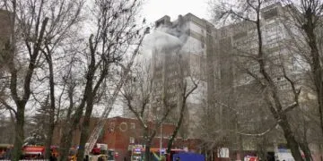 Обстріли Дніпра і Кривого Рогу: приліт у багатоповерхівку, десятки постраждалих