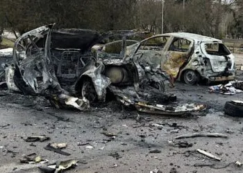 Полювання на людей: у Нікополі окупанти дронами атакували авто та мотоцикл, є загиблий