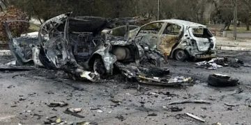 Полювання на людей: у Нікополі окупанти дронами атакували авто та мотоцикл, є загиблий