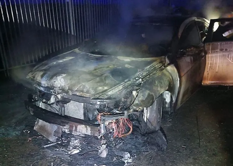 У Дніпрі чоловік спалив автівку коханої через ревнощі