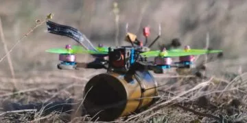 У Нікополі чоловік підійшов до дрона, який заплутався у дротах, і загинув