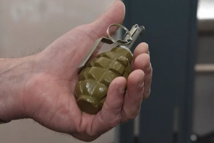 Ревнощі з гранатою: у Дніпрі засудили військового, який підірвав двір колишнього своєї дівчини
