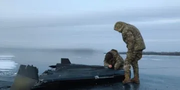 У Дніпрі ворожий дрон впав у річку, покриту кригою