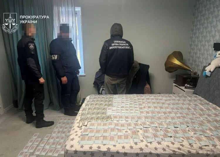 На Дніпропетровщині посадовець торгував місцями на кладовищі
