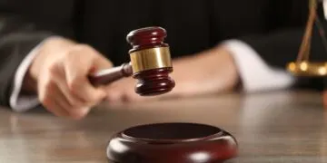 На Дніпропетровщині водій збив військового на очах поліції і втік