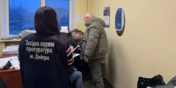У Дніпрі лікарі переплутали руки дитини під час операції і зламали здорову