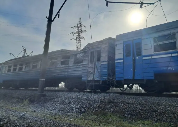 Російський дрон атакував електричку на Криворіжжі: є загиблий та семеро поранених