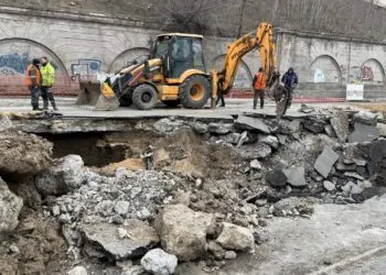 Обвал дороги на Пастера у Дніпрі: коли відновлять рух транспорту