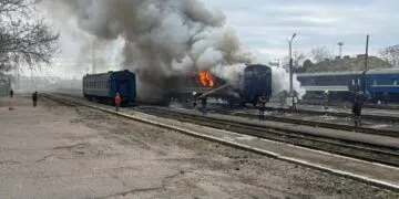 Обстріляли дроном пасажирський потяг Дніпро-Ковель: пасажирів встигли евакуювати