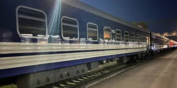 Пасажирів висадили посеред ночі: що сталося з поїздом з Кривого Рогу