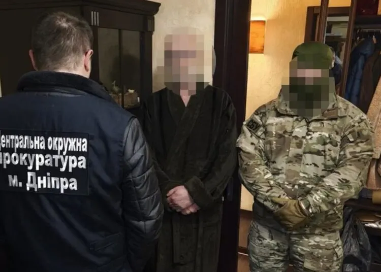 У Дніпрі через мілітарі-аукціон продавали зброю і відправляли поштою
