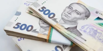 У Дніпрі безробітного змусили повернути 12 тисяч через виїзд за кордон