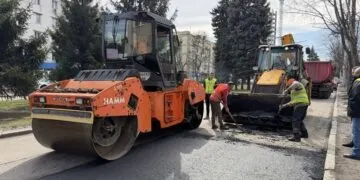У Дніпрі масово ремонтують дороги на мостах та в центрі