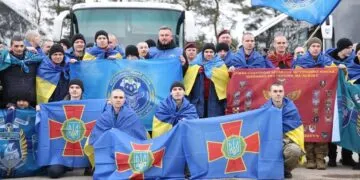 Великдень вдома: 11 захисників Дніпропетровщини повернулися з полону