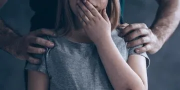 Зґвалтував 12-річну доньку друзів: на Дніпропетровщині затримали педофіла