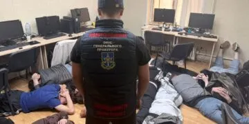 Детектор брехні та "романтичні" розводи: у Дніпрі ліквідували мережу елітних кол-центрів