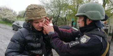 На Дніпропетровщині чоловік погрожував підірвали сусідів і кинув гранату в копів: є постраждалі
