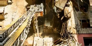 Вже троє загиблих та 13 поранених: оновлені дані про наслідки атаки на Дніпро