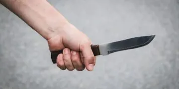 У дніпровському ТЦ чоловік погрожував накласти на себе руки