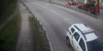 До уваги водіїв Дніпра: де сьогодні краще не їхати через дорожні роботи