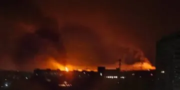 Масований обстріл Дніпра: пожежі спалахнули по всьому місту