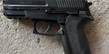 У Дніпрі чоловік вистрілив у перехожого з балкону 9-го поверха