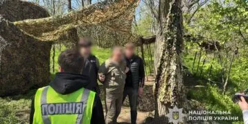 На Дніпропетровщині посадовець військової частини вимагав гроші у підлеглої