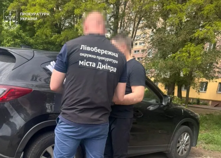 На Дніпропетровщині затримали адвоката на продажу зброї