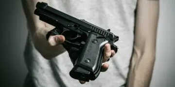 У Дніпровському районі 16-річний підліток випадково застрелив друга з пістолета брата