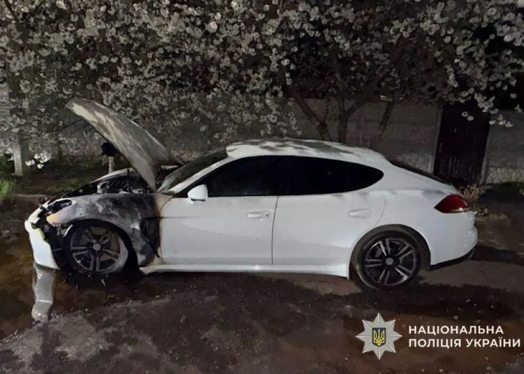 На Дніпропетровщині чоловік спалив авто знайомої і втік