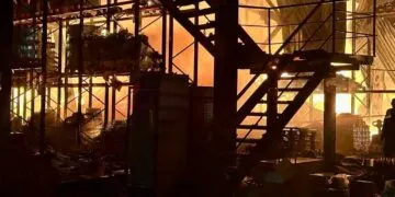 Росіяни поцілили у склади з продуктами харчування в Дніпрі: що відомо