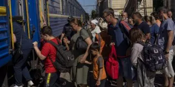 Евакуація на Дніпропетровщині: людям дали 30 днів на виїзд
