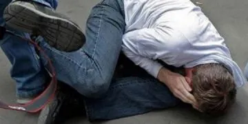 На Дніпропетровщині двоє чоловіків побили 17-річного хлопця