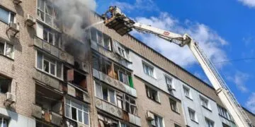 Обстріл Павлограда: понівечена багатоповерхівка, 10 постраждалих