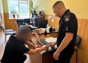 У Дніпрі затримали домашнього тирана, який влаштував бійку з патрульними