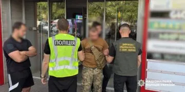 На Дніпропетровщині затримала військових начальникив, які вимагали 100 тисяч грн у солдата