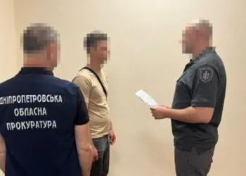 У Дніпрі двоє колишніх поліцейських постануть перед судом за жорстоке побиття чоловіка під час затримання