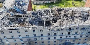 Удар по автобусу з дітьми та пожежа в багатоповерхівці: наслідки масованої атаки на Дніпропетровщину