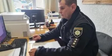 На Дніпропетровщині чоловік погрожував ножем жінці заради пакета з речами