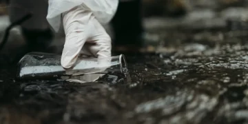 Воду перевірили, але заходити зась: на Дніпропетровщині моніторять якість води на закритих пляжах