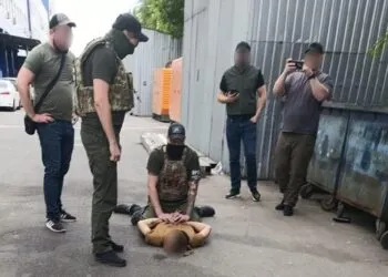 На Дніпропетровщині військовослужбовець попався на торгівлі зброєю та боєприпасами