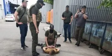 На Дніпропетровщині військовослужбовець попався на торгівлі зброєю та боєприпасами