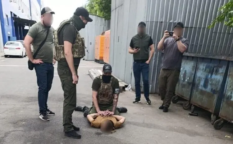 На Дніпропетровщині військовослужбовець попався на торгівлі зброєю та боєприпасами