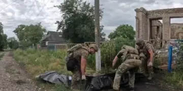 На Дніпропетровщині евакуювали 11 людей та тіла трьох загиблих