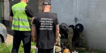 Втік із частини, щоб торгувати зброєю: на Дніпропетровщині затримали військового в СЗЧ