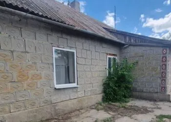 На Дніпропетровщині чоловік штрикнув ножем цивільного чоловіка своєї сестри