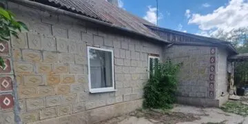 На Дніпропетровщині чоловік штрикнув ножем цивільного чоловіка своєї сестри