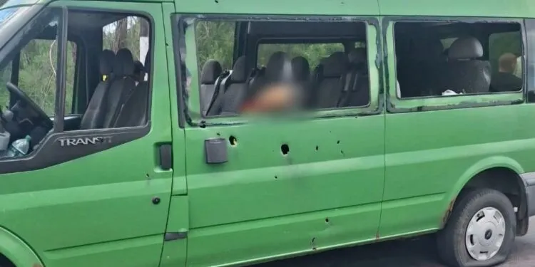 Пряме влучання в мікроавтобус у Нікополі: двоє загиблих