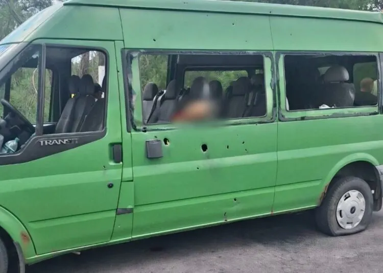 Пряме влучання в мікроавтобус у Нікополі: двоє загиблих
